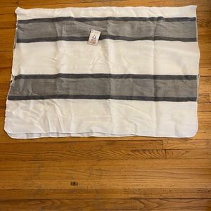 La Doucer Des Andes Alpaca scarf/ wrap/ blanket( never been used)!